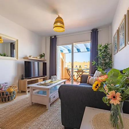 Beachfront, Pool, Terrace & Wifi *