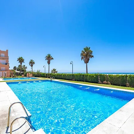 Beachfront, Pool, Terrace & Wifi * タリファ