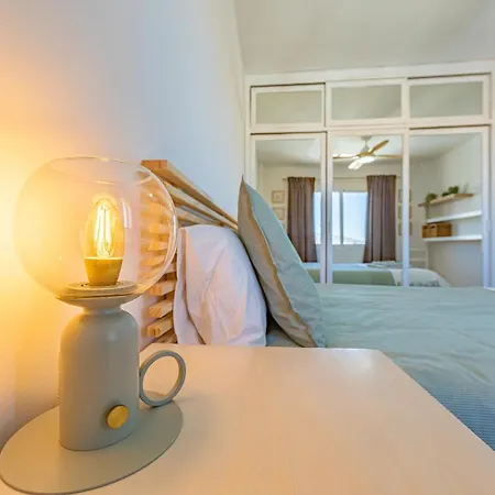Beachfront, Pool, Terrace & Wifi