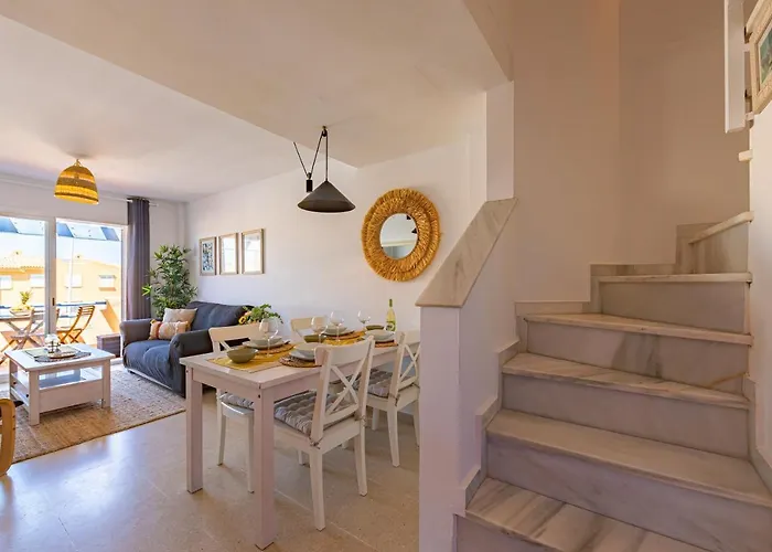 דירה Beachfront, Pool, Terrace & Wifi טריפה