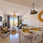 Beachfront, Pool, Terrace & Wifi 아파트 타리파