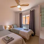 아파트 Beachfront, Pool, Terrace & Wifi *