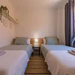 Beachfront, Pool, Terrace & Wifi 타리파