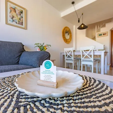 Beachfront, Pool, Terrace & Wifi Apartment