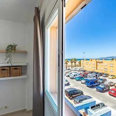 Apartment Beachfront, Pool, Terrace & Wifi