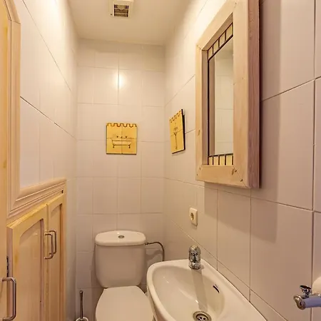 Beachfront, Pool, Terrace & Wifi Apartment