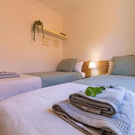 アパート Beachfront, Pool, Terrace & Wifi タリファ