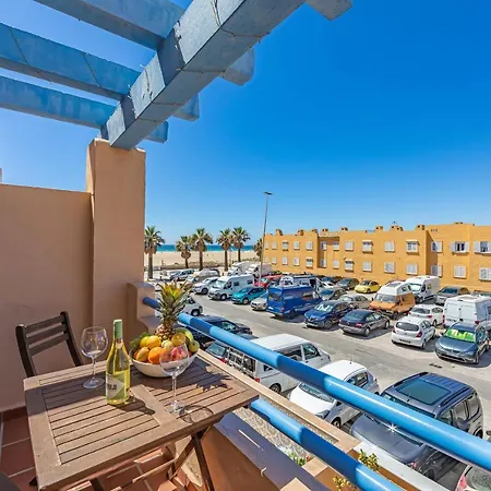 Beachfront, Pool, Terrace & Wifi