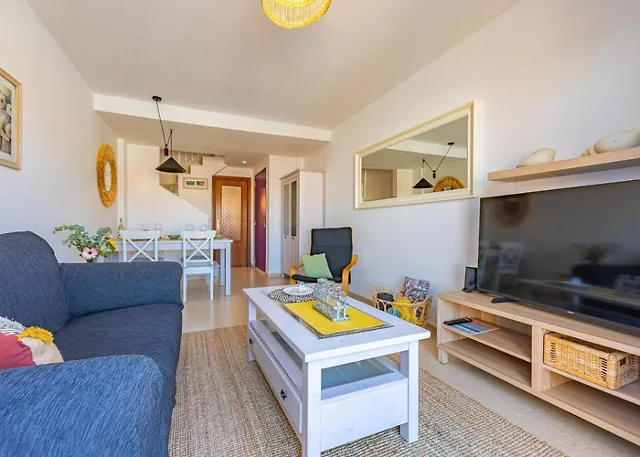 Apartman Beachfront, Pool, Terrace & Wifi *