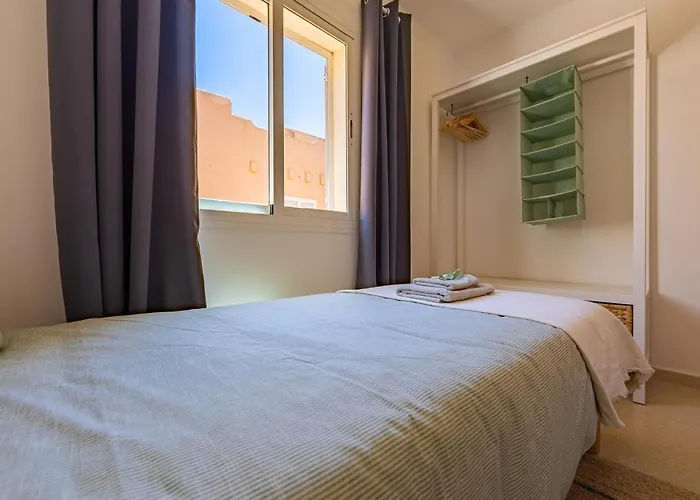 Apartman Beachfront, Pool, Terrace & Wifi *