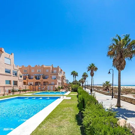 Beachfront, Pool, Terrace & Wifi