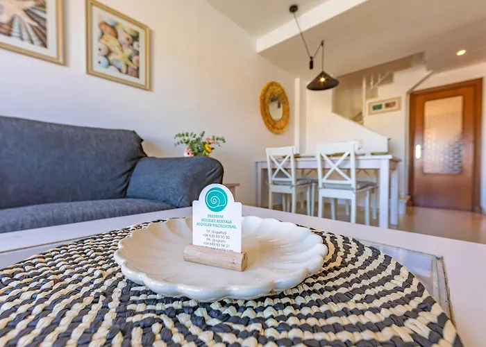 Beachfront, Pool, Terrace & Wifi شقة