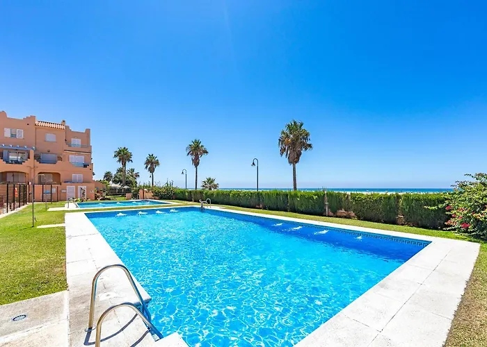 Beachfront, Pool, Terrace & Wifi * تريفة