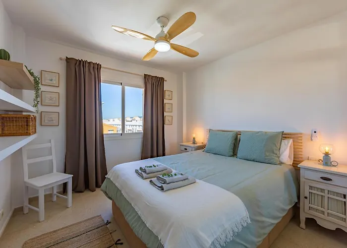 شقة Beachfront, Pool, Terrace & Wifi تريفة