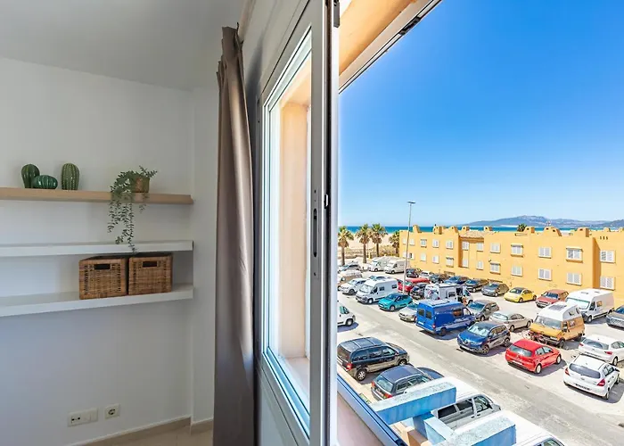 شقة Beachfront, Pool, Terrace & Wifi