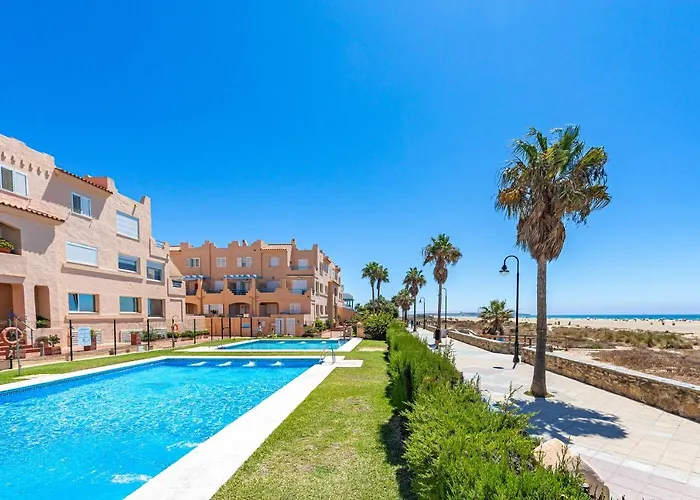 Beachfront, Pool, Terrace & Wifi